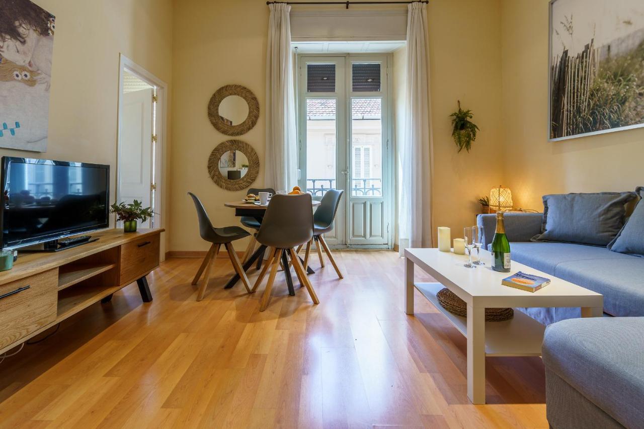 Bright Two-Bedroom Apartment In The Historic Center Malaga Exterior photo